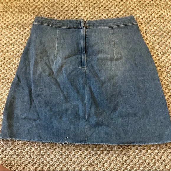 Reformation Vintage High Rise Fit and Flate Girly Denim Mini Skirt. DD - Picture 3 of 3